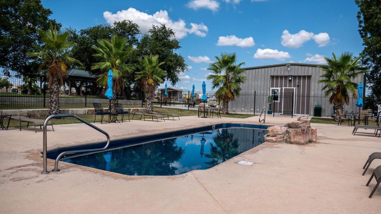 Rivercity Rv Park New Braunfels Exterior photo